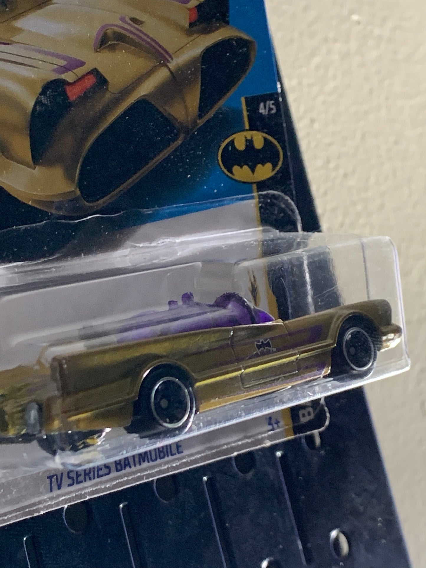 GOLDEN HOT WHEELS 2022 BATMAN, TV SERIES BATMOBILE 4/5 GOLDEN