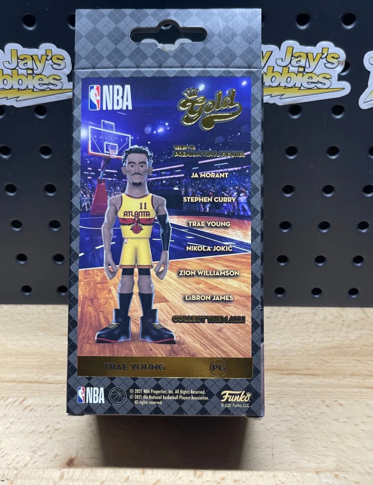 FUNKO GOLD TRAE YOUNG PREMIUM VINYL FIGURE 5 INCH NBA ATLANTA HAWKS CHASE SG