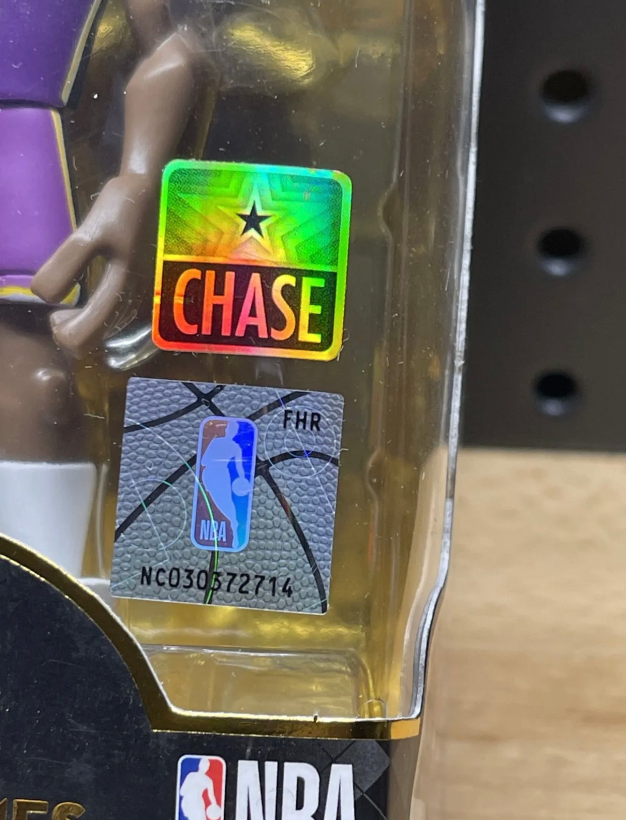 LeBron James Funko Gold 5" NBA CHASE Pop! figure Purple Jersey LA Lakers