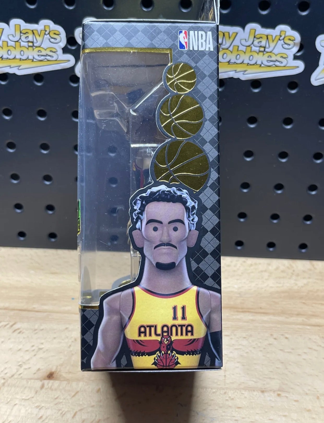 FUNKO GOLD TRAE YOUNG PREMIUM VINYL FIGURE 5 INCH NBA ATLANTA HAWKS CHASE SG